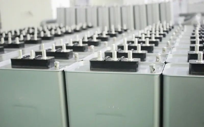 電力電容器組接線應遵循哪些原則？